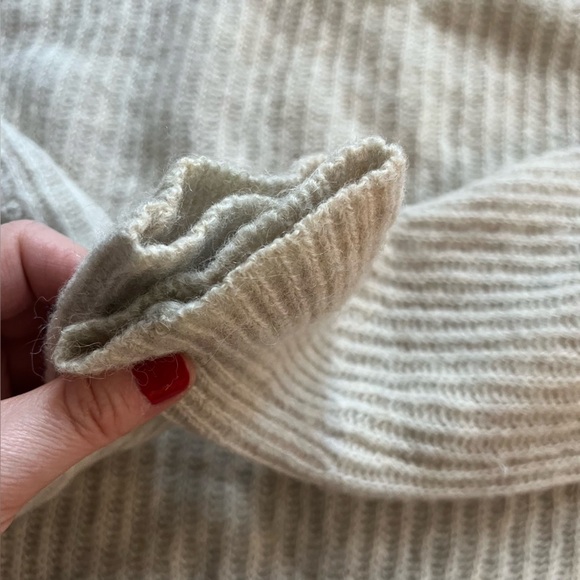 Everlane The Cocoon Crew in Alpaca Lightweight Sweater Almond Color size XXS - Picture 11 of 15